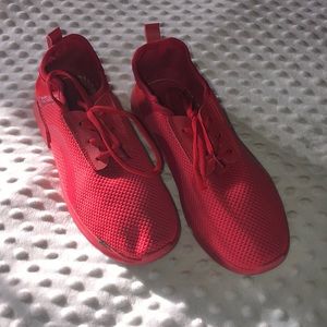 Twisted Mesh Cross Trainer